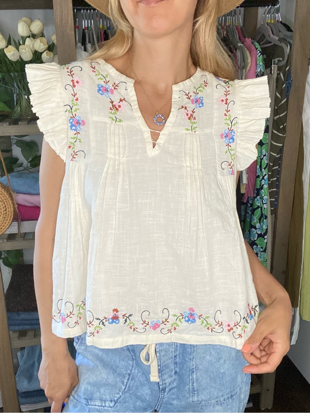 JENNIFER & GRACE Ecru Embroidered Ruffle Sleeve Cotton Top! 🐚